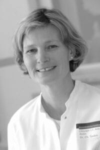 Porträt der Autorin Dr. med. Christine Tjaden Klinik für Allgemein-, Viszeral- und Transplantationschirurgie Universitätsklinikum Heidelberg