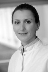 Porträt der Autorin Dr. med. Katharina Susanne Gather Weiterbildung zur Fachärztin für Orthopädie und Unfallchirurgie an der Universitätsklinik Heidelberg
