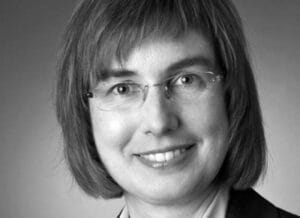Porträt der Autorin Prof. Dr. med. Birgit Linnemann Leiterin des Bereichs Angiologie innerhalb des Gefäßzentrums Ostbayern