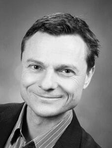 Porträt des Autors PD Dr. med. Leif Schiffmann, Bereichsleitung kolorektale Chirurgie, Klinik für Visceral-, Thorax- und Gefäßchirurgie in Marburg