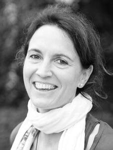 Porträt der Autorin Prof. Dr. med. Christine Graf, Leiterin der Abteilung III Bewegungs- und Gesundheitsförderung Institut für Bewegungs- und Neurowissenschaft Deutsche Sporthochschule Köln