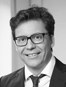 Porträt des Autors Prof. Dr. med. Christian Schumann, Chefarzt der Klinik für Pneumologie, Thoraxonkologie, Schlaf- und Beatmungsmedizin am Klinikum Kempten-Oberallgäu