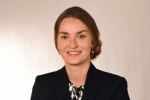 Porträt der Autorin Stefanie Günther Assistenzärztin an der Augenklinik des Klinikums der Ludwig-Maximilians Universität München