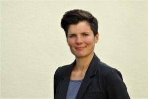 Porträt der Autorin PD Dr. phil. med. habil. Jenny Rosendahl wissenschaftliche Mitarbeiterin am Institut für Psychosoziale Medizin und Psychotherapie