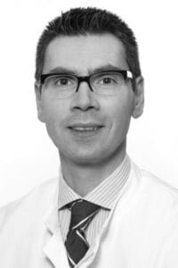 Porträt des Autors Dr. Eugen Ruckhäberle, Facharzt- und Oberarzttätigkeit an der Universitätsfrauenklinik Frankfurt