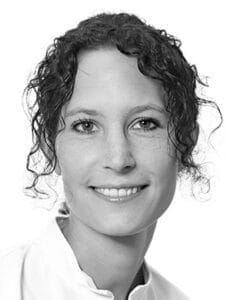 Porträt der Autorin PD Dr. med Judith Strapatsas, Fachärztin für Innere Medizin, Hämatologie und Onkologie