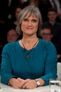Porträt der Autorin Julia von Weiler, Geschäftsführerin von „Innocence in Danger e.V.“
