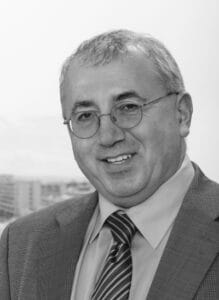 Porträt des Autors PD Dr. med. Achim Neufang, Direktor der Klinik für Gefäßchirurgie, HSK, Dr. Horst Schmidt Klinik, Wiesbaden