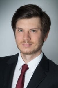 Porträt des Autors Dr. med. Johannes Meyer, Assistenzarzt an der Cnopfschen Kinderklinik in Nürnberg