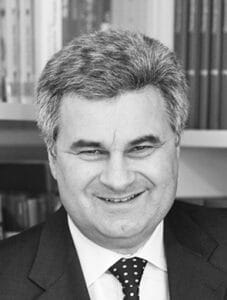 Porträt des Autors Prof. Dr. med. Max Schmauß, Arzt für Psychiatrie und Neurologie, Zusatzbezeichnung: Psychotherapie
