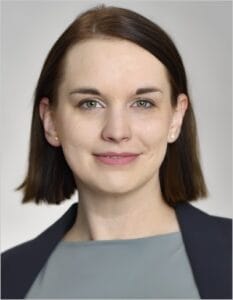 Porträt der Autorin Dr. med. Annika Saak, Fachärztin an der Klinik und Poliklinik für Neurologie des Uniklinikums Dresden