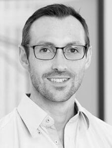 Porträt des Autors Dr. med. Dipl. Sportwiss. Jonas Zacher, Stv. Leiter Sportmedizinische Ambulanz