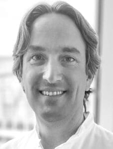 Porträt des Autors PD Dr. med. Michael Huntgeburth, Oberarzt an der Klinik für angeborene Herzfehler und Kinderkardiologie, Deutsches Herzzentrum München