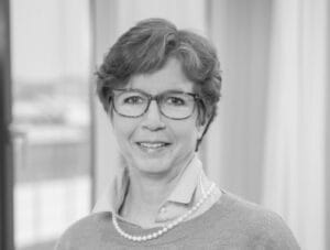 Porträt der Autorin Prof. Dr. med. Dipl. chem. Elke Holinski-Feder, Fachärztin für Humangenetik