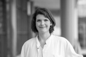Porträt der Autorin Dr. med. Anna Kolterer, OÄ für Geburtsmedizin