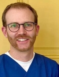 Porträt des Autors PD Dr. med. Tobias Schwerd, Kindergastroenterologe am Dr. von Haunerschen Kinderspital in München.