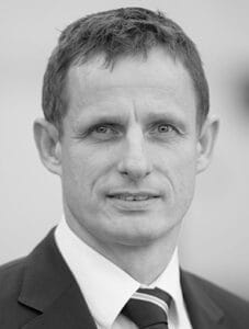 Porträt des Autors PD Dr. med. Antonios Bayas, Leitender Oberarzt am Universitätsklinikum Augsburg