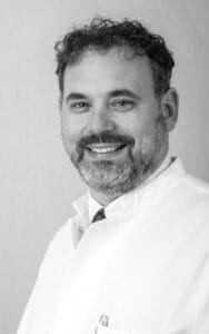 Porträt des Autors Prof. Dr. med. Achim Benditz, MHBA, Facharzt für Allgemeinchirurgie, Orthopädie und Unfallchirurgie.