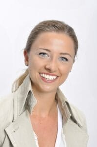 Porträt der Autorin PD Dr. Maximiliane Amelie Schlenz, Oberärztin/Zahnärztin an der Poliklinik für Zahnärztliche Prothetik der Justus-Liebig-Universität ­Gießen (JLU), Universitätsklinikum Gießen und Marburg