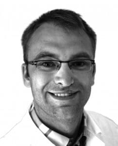 Porträt des Autors Dr. Julian Schmoeckel, Oberarzt der Abteilung für präventive Zahnmedizin und Kinderzahnheilkunde an der Universitätsmedizin Greifswald