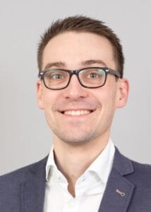 Porträt des Autors PD Dr. David J. Backhoff, Facharzt für Kinder- und Jugendheilkunde an der Klinik für pädiatrische Kardiologie und Intensivmedizin, Kinderherzzentrum am UKGM Gießen