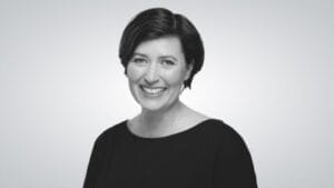 Porträt der Autorin Prof. Dr. Bettina Dannewitz, Zahnmedizinerin, Spezialisierung im Fach Parodontologie.