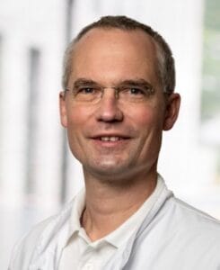 Porträt des Autors Dr. med. Boris Breuer, Chefarzt der Klinik für Augenheilkunde am KRH Klinikum Nordstadt in Hannover.