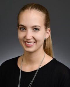 Porträt der Autorin Dr. med. Ladina Rüegg, Assistenzärztin Frauenklinik USZ