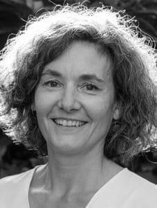 Porträt der Autorin Dr. med. Jana Maeffert, Fachärztin für Gynäkologie und Geburtshilfe