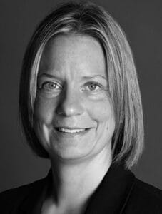 Porträt der Autorin Dr. med. Louisa van den Boom, Fachärztin Kinderheilkunde und Jugendmedizin