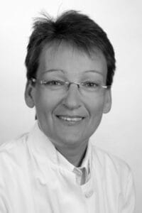 Porträt der Autorin PD Dr. med. Karin Pfister Leitende Oberärztin an der Abteilung für Gefäßchirurgie, Endovaskuläre Chirurgie Universitätsklinikum Regensburg