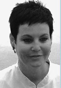 Porträt der Autorin Priv.-Doz. Dr. med. Jutta Auberger, spezialisiert auf die klinische Behandlung von akuten Leukämien, aggressiven Lymphomen sowie auf das Management schwerer Infektionen bei Patienten mit Immunschwäche