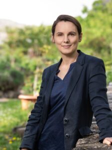 Porträt der Autorin PD Dr. med. Claudia Löffler, Fachärztin für Innere Medizin und Hämatologie und Onkologie